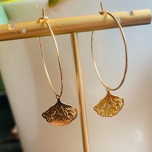 ✨NWT ✨18K Gold Hoop with Gingko Leaf Charm, Minimal Bohemian Earrings